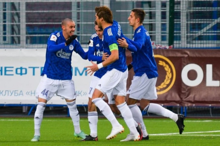 Капитан астраханского "Волгаря" во время матча ударил своего нападающего