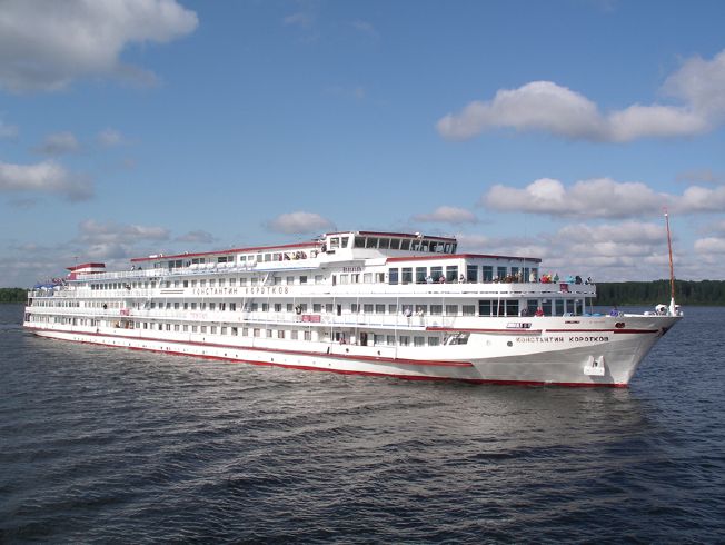 Под Астраханью сняли с мели теплоход «Светлогорск»