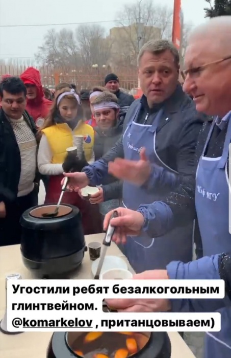 Игорь Бабушкин угостил астраханских студентов глинтвейном