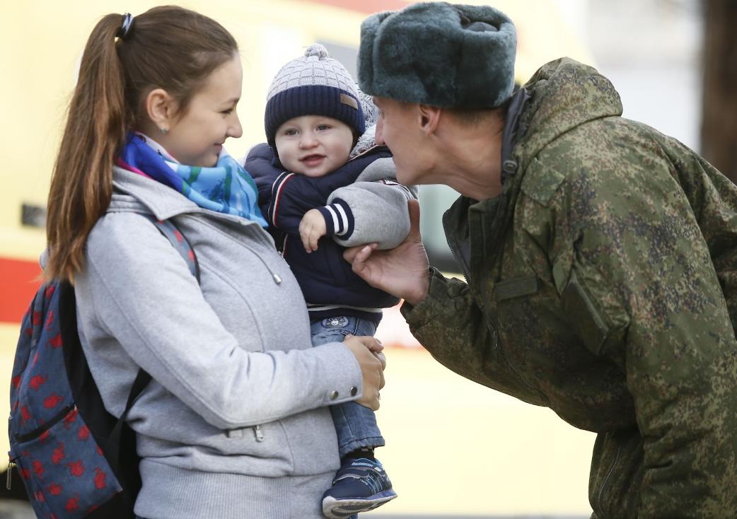 Опубликован полный перечень из 26 мер поддержки астраханских бойцов и членов их семей