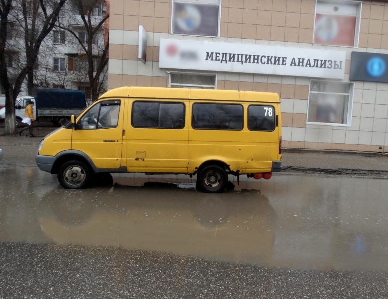 В Астрахани водитель неисправной маршрутки сбил человека и скрылся