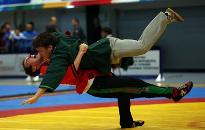 Астраханские борцы принимают участие в первенства России по татарской национальной борьбе корэш в Казани