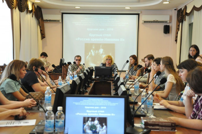 Память Императора Николая II почтили в астраханской научной библиотеке