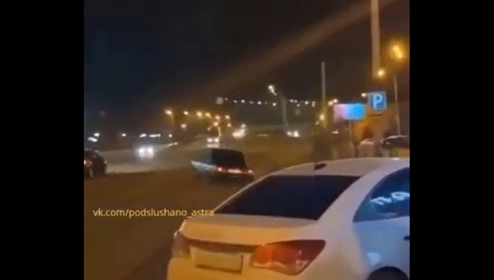 Очередной гонщик "без головы" взлетел на Новый мост в Астрахани: видео