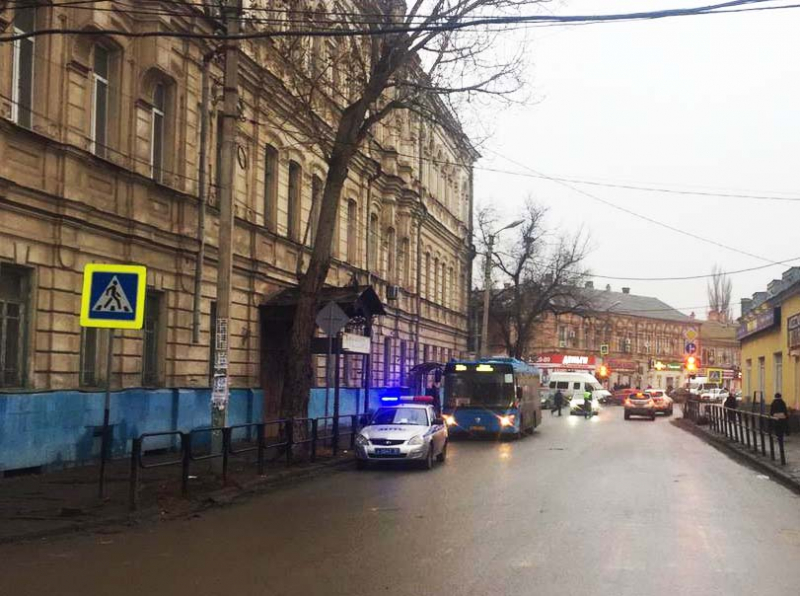 В Астрахани пенсионерка упала в автобусе и сломала себе бедро