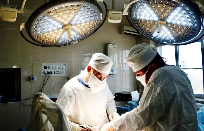 В Астрахани врачи онкодиспансера провели сложную операцию 84-летней женщине