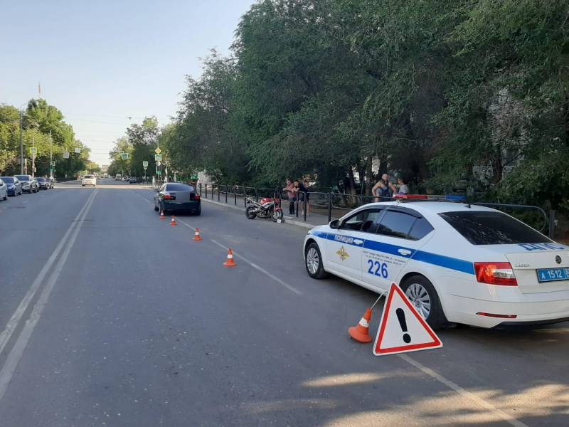 За сутки в Астрахани сбили пешехода, велосипедиста и мотоциклиста