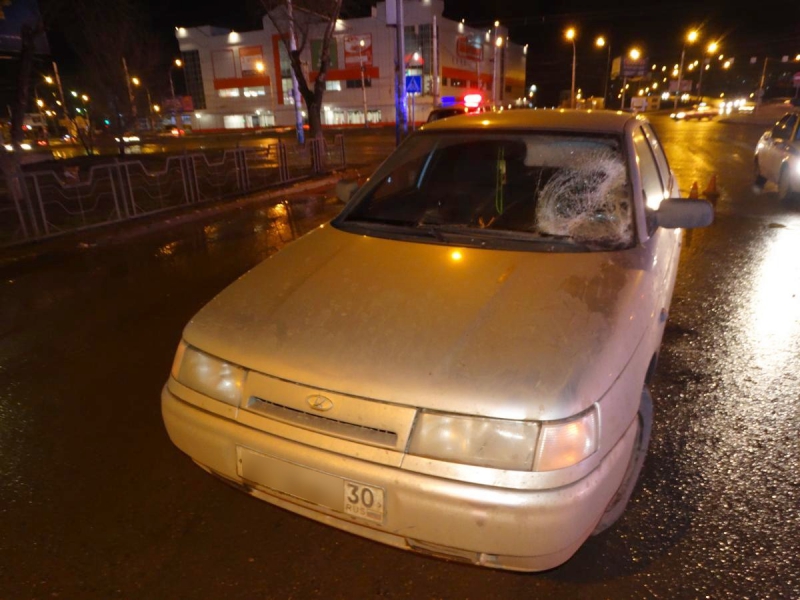 В Астрахани водитель сбил иностранца на «зебре», выехав на красный цвет