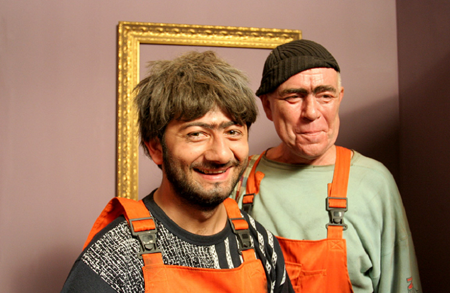 Астраханец умудрился запихнуть в чужую квартиру 175 иностранцев