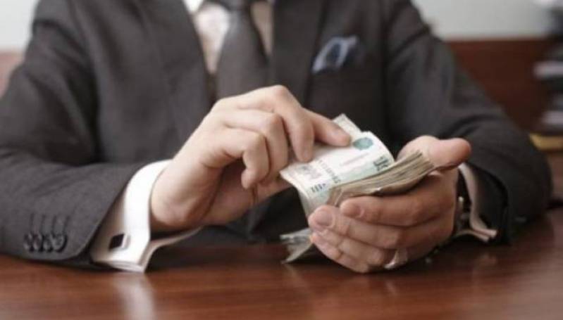 Астраханский бизнесмен наварился на благоустройстве Черноярского района и ремонте школьного спортзала