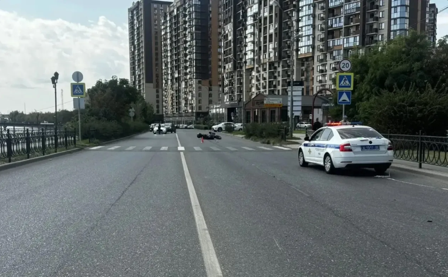 В Астрахани на нерегулируемом перекрестке сбили мотоциклиста 
