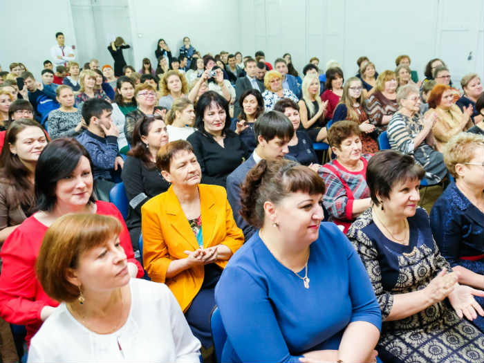 Дума Астраханской области предлагает ежемесячно оплачивать классное руководство кураторам колледжей и техникумов