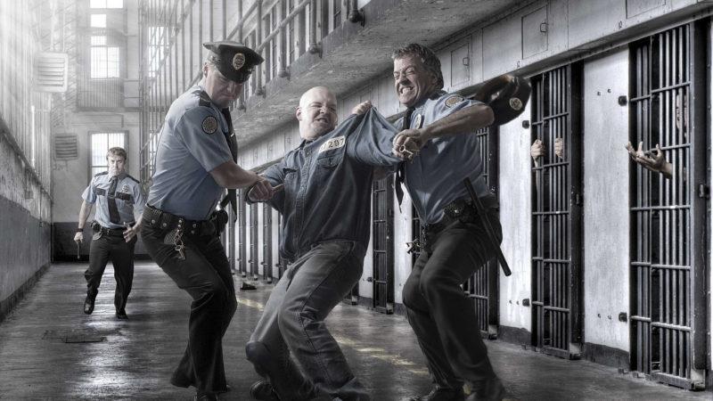 Астраханский осужденный отказался покидать камеру и затеял драку