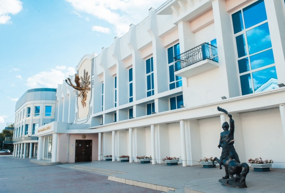 Астраханский ТЮЗ приглашает на День защиты детей