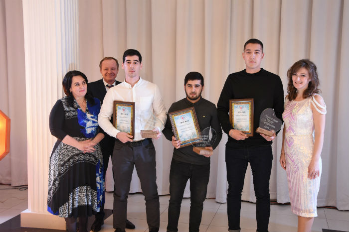 В Астрахани прошел Новогодний молодежный бал