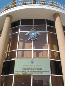 Сотрудники астраханского Следственного комитета делают ремонт в квартире девочки, пострадавшей от педофила в Разночиновке