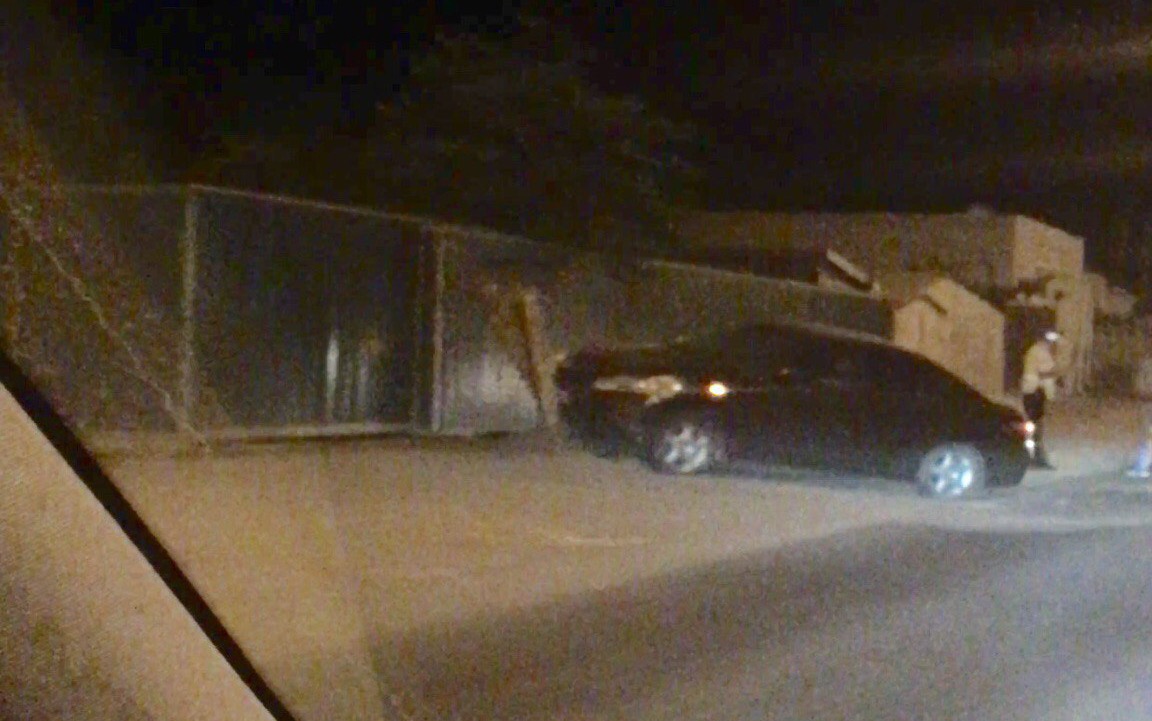 Ночью в Астрахани машина врезалась в столб