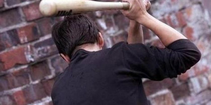 Астраханского таксиста били битой, чтобы проучить