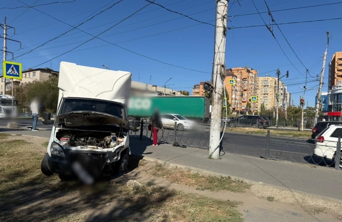 Уточнение: в Астрахани при утреннем ДТП пострадали двое несовершеннолетних