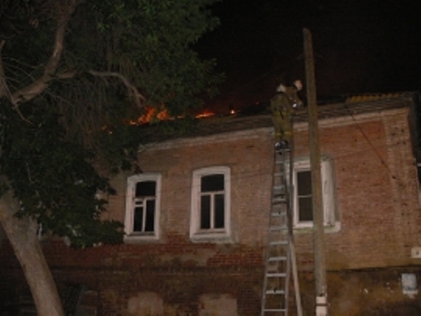 Ночью в Астрахани произошел крупный пожар