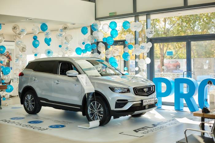 Астраханские журналисты прокатились по бездорожью на новом Geely Atlas Pro