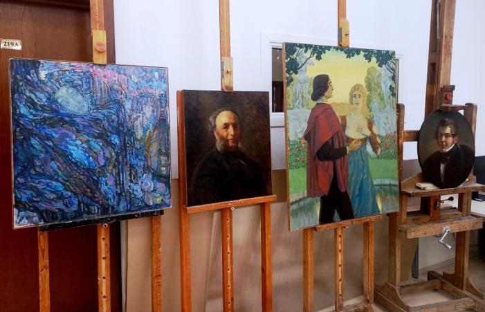 Картины Астраханской галереи вернулись после реставрации в столице