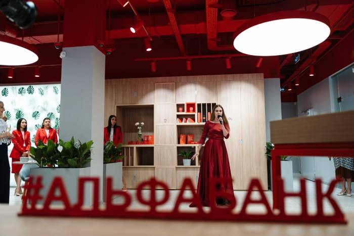 Альфа-Банк открыл в Астрахани первый офис будущего