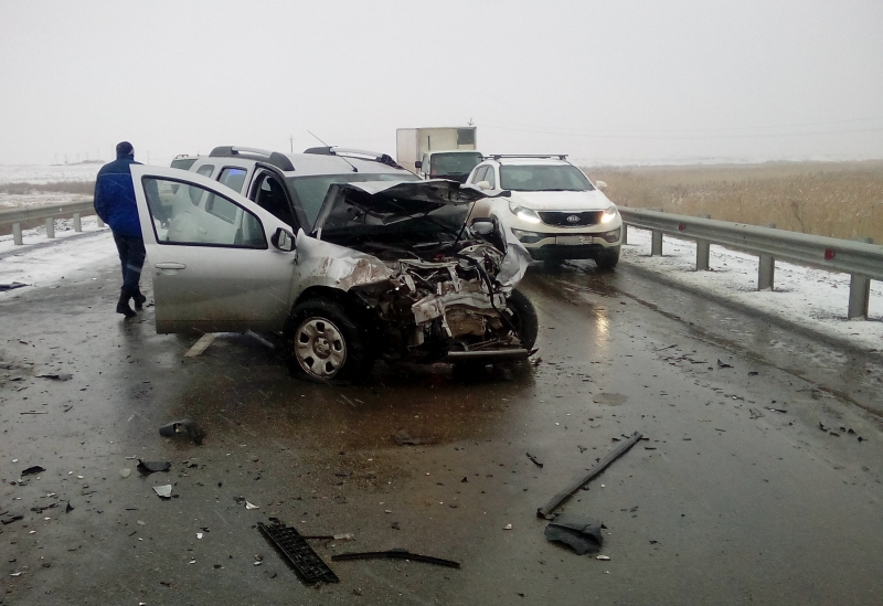 В ДТП под Астраханью пострадали пять человек из четырех регионов