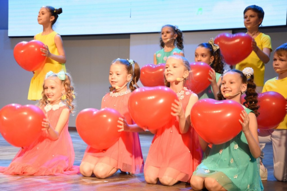 В Астрахани прошел фестиваль «Радужные нотки»