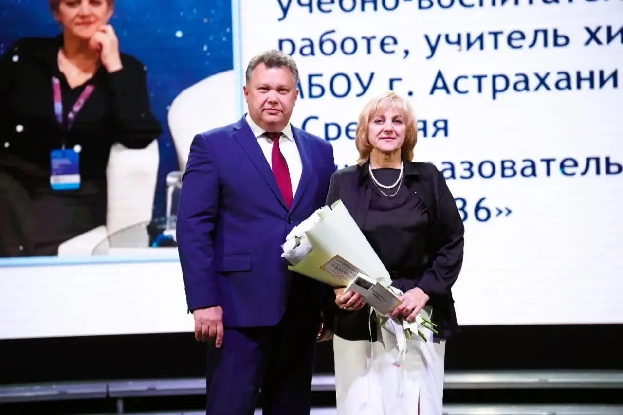 Мэр Астрахани Игорь Редькин вручил награды отличившимся педагогам