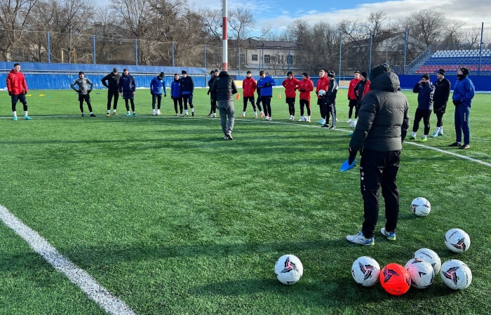 СК «Астрахань» расстался с 10 футболистами и победил молодежный «Волгарь»