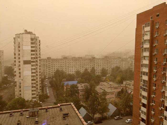На Астрахань идет пыльная буря