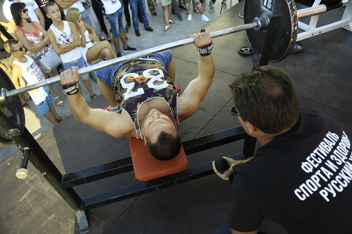 В Астрахани прошел фестиваль "Русский жим"