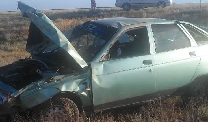 В Астраханской области опрокинулась "двенашка": водитель в больнице, пассажир погиб