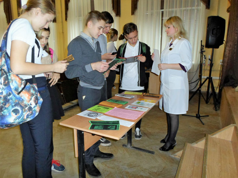 Астраханские врачи рассказывают школьникам о вреде наркотиков