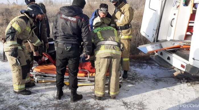 На севере Астраханской области спасли провалившуюся под лед пенсионерку