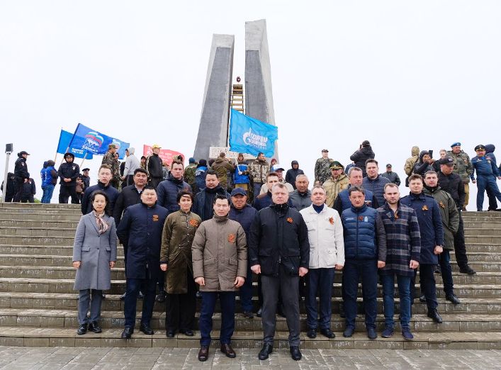 Астраханский губернатор принял участие в траурном митинге у Мемориала Славы в Хулхуте