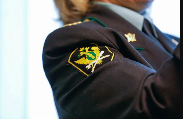 В Астрахани пристав может пойти под суд из-за любви