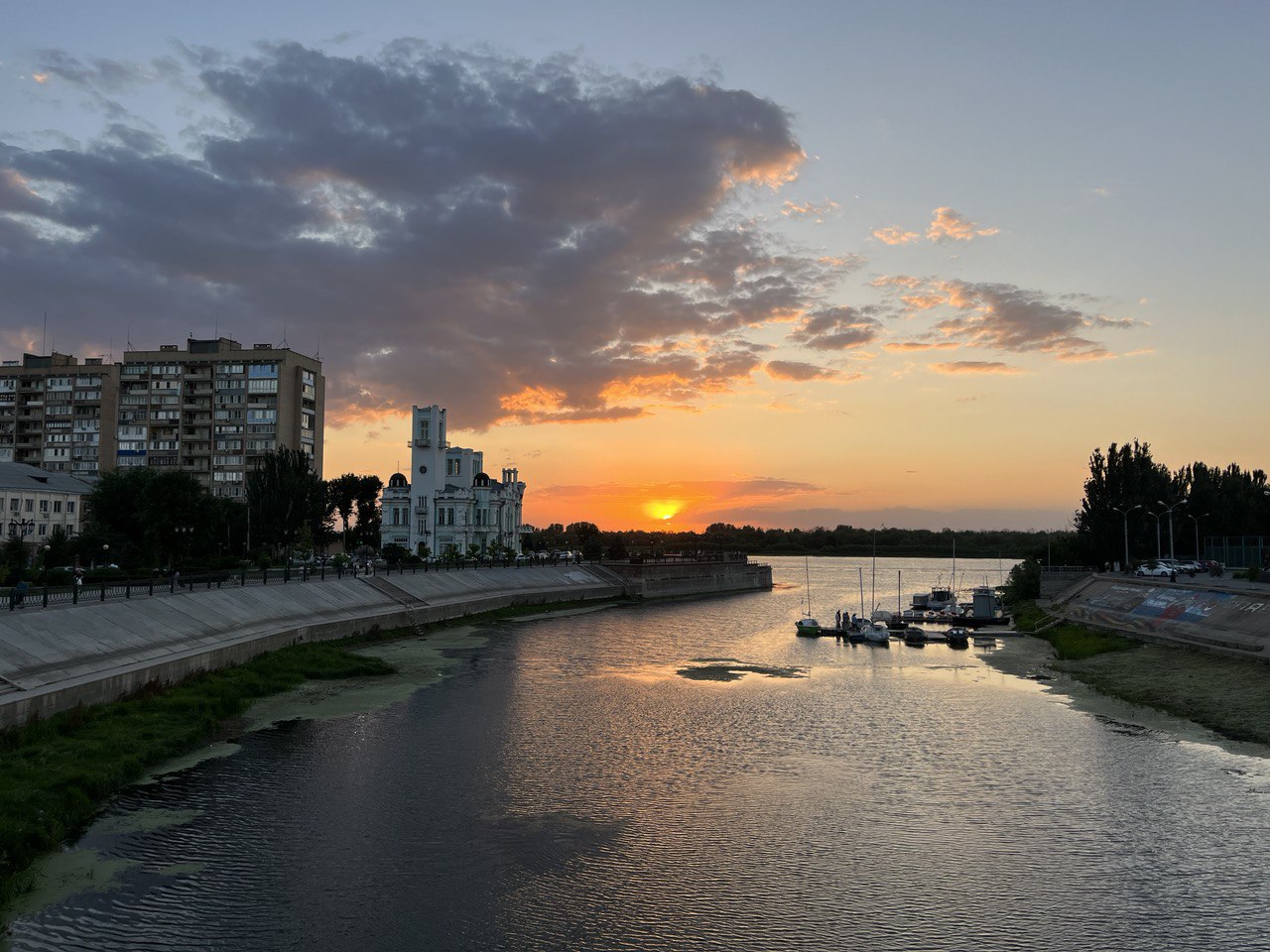 Астраханцев приглашают на пешую экскурсию, посвященную секретам Петровской набережной 