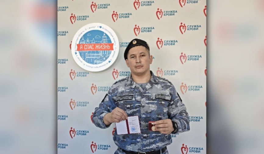 Астраханец стал почетным донором России