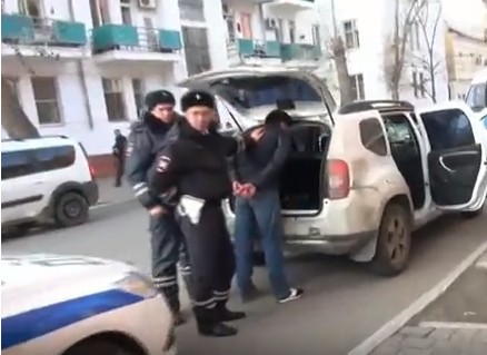 Видео оперативного задержания на улице Володарского