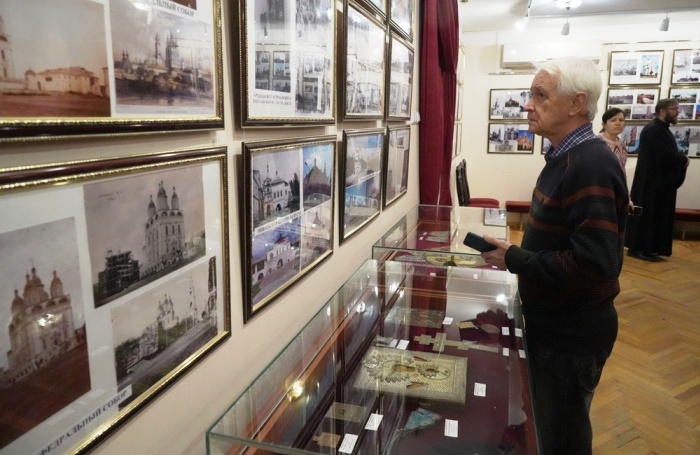 В Астрахани открылась выставка уникальных религиозных фото и икон 