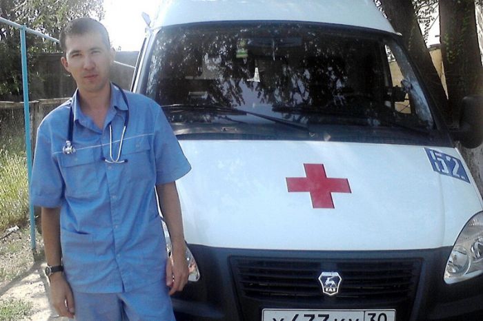 Астраханских медиков заставляют за свой счет ремонтировать машины скорой