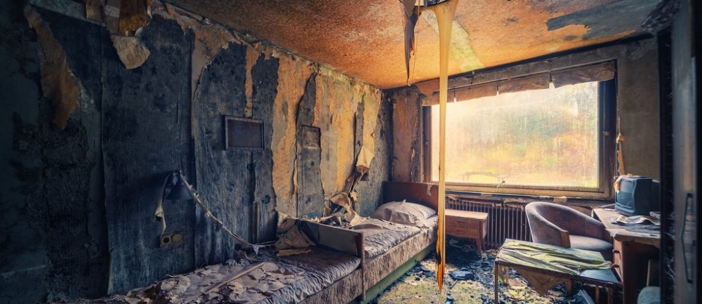 В Астраханской области прокуратура требует чиновников заняться заброшенным общежитием