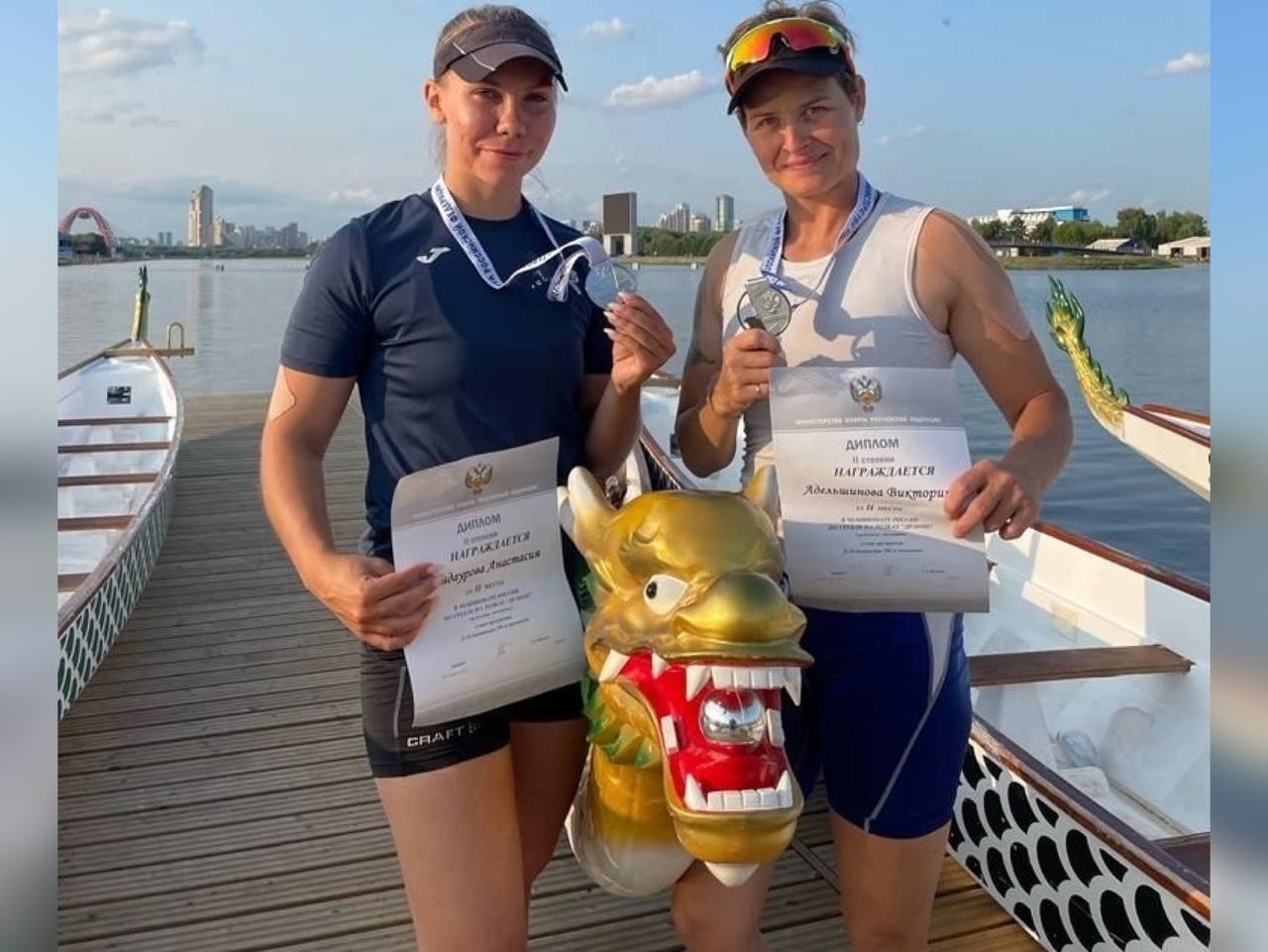 Астраханские спортсменки завоевали серебро в гонке на «Драконах»