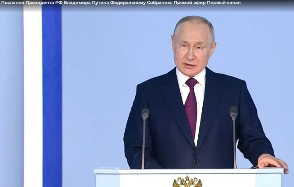 Владимир Путин: "Уже в этом году по Волго-Каспийскому каналу смогут проходит суда с осадкой 4,5 метров"