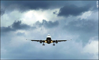 В Астрахани Boeing-735 совершил аварийную посадку из-за разгерметизации 