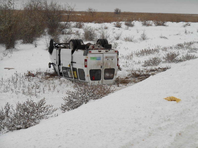 Под Астраханью опрокинулась маршрутка