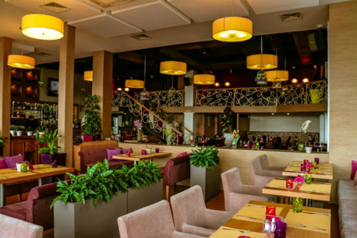 Астраханцы в ближайшие дни ждут открытия всех магазинов и кафе