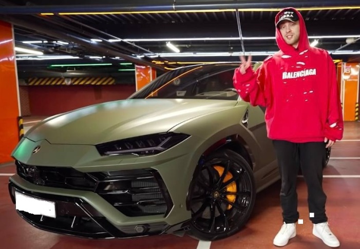 Юная астраханка выиграла на стриме «ламборгини» певца Егора Крида